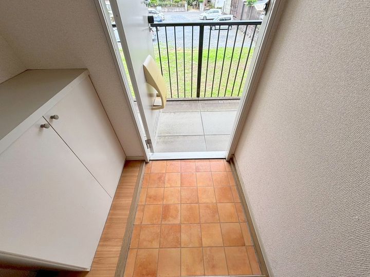 ナガオハイツの玄関