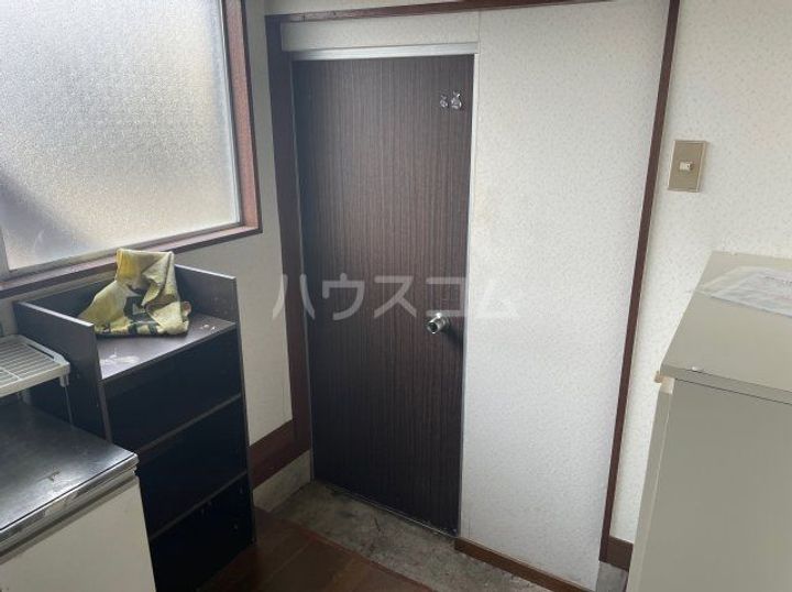 野本ハイツの玄関