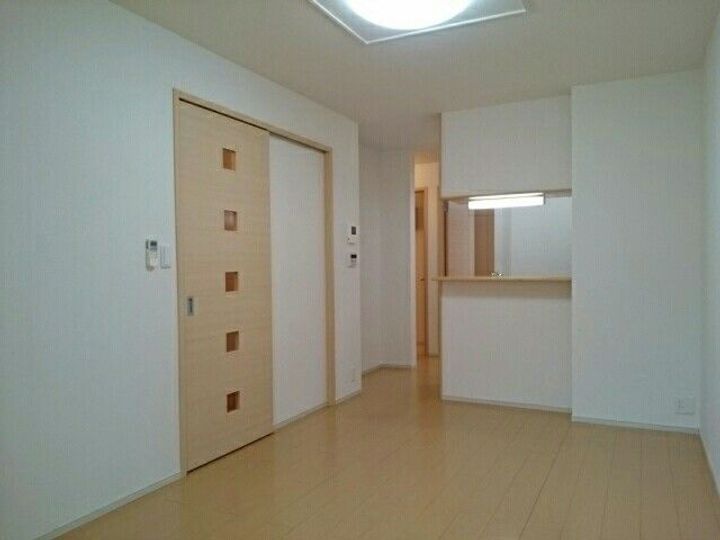 カミー・シナビの居間