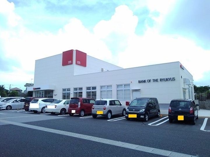 カミー・シナビの周辺