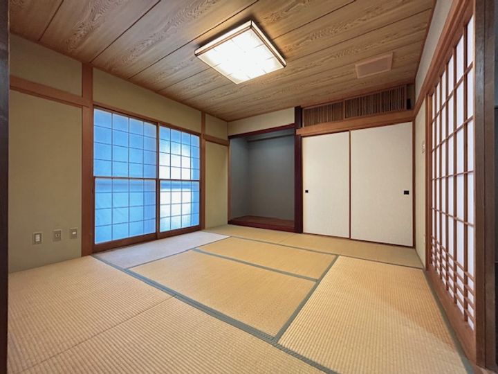 EST堤の内装