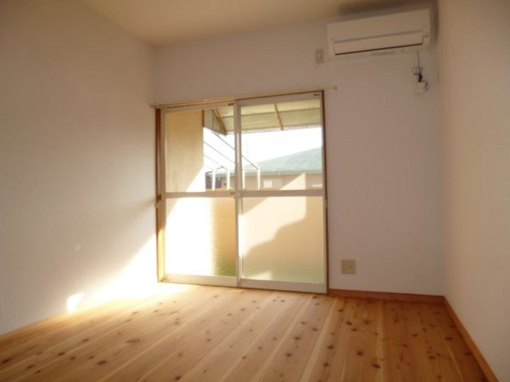 ロイヤルコーポの居間