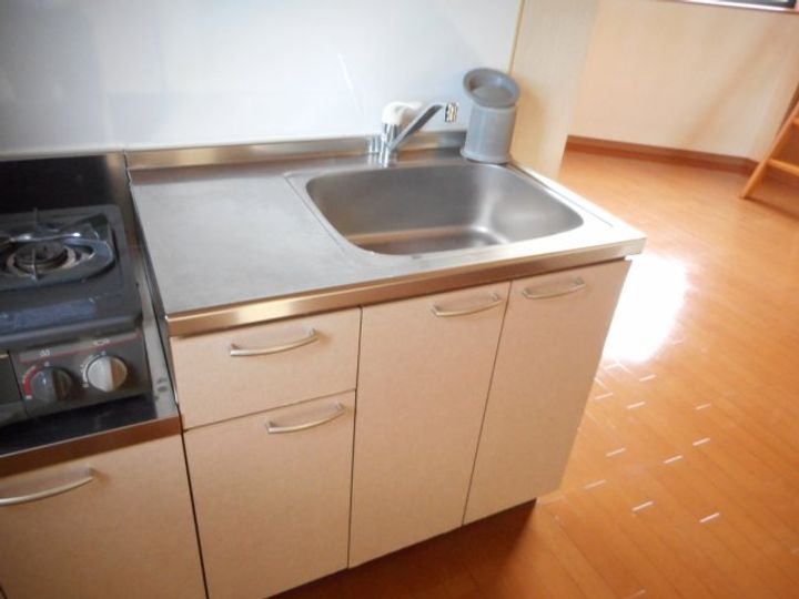 埼玉県東松山市日吉町(アパート)の賃貸物件のキッチン