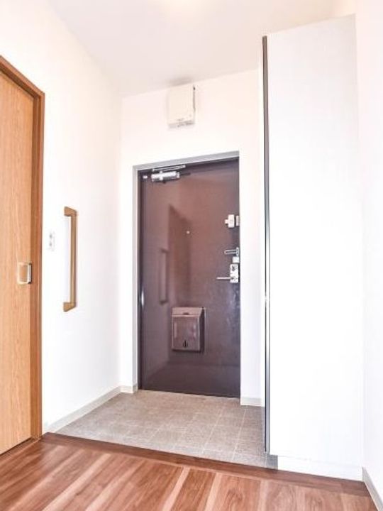 フレール三宮東の玄関