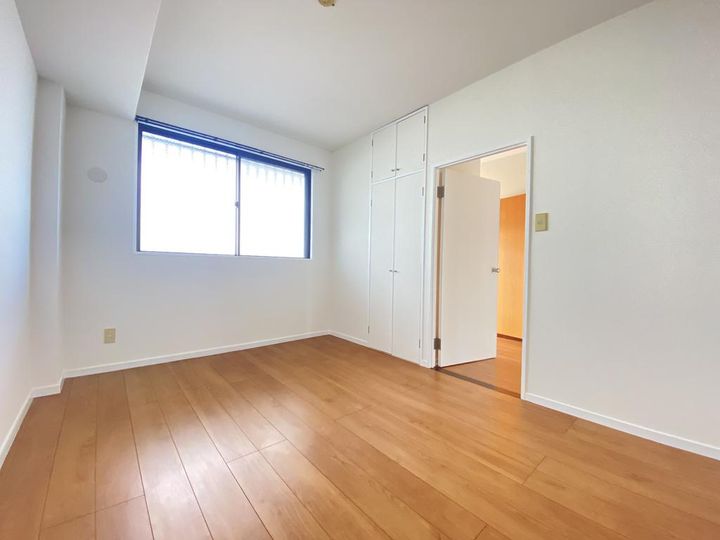 小川マンションの居間