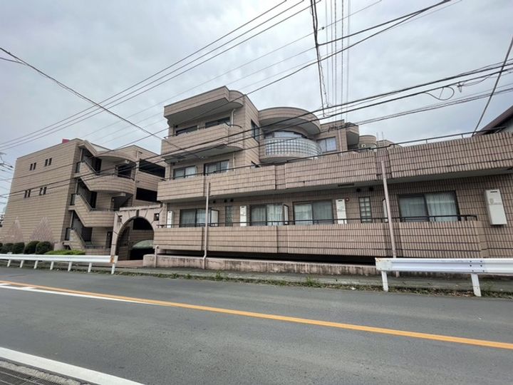 アトランティス百合丘の外観