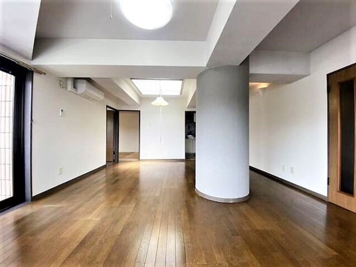 アトランティス百合丘の居間