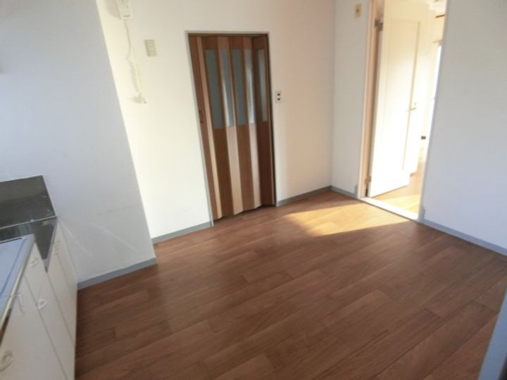 御代開マンションの居間