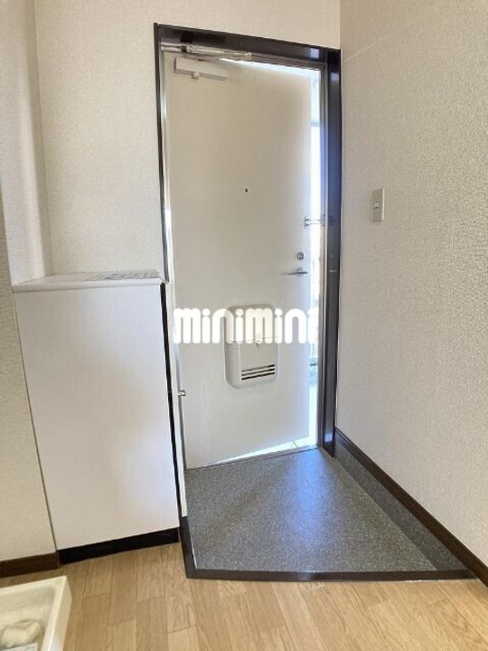 Surplus One フローラの玄関