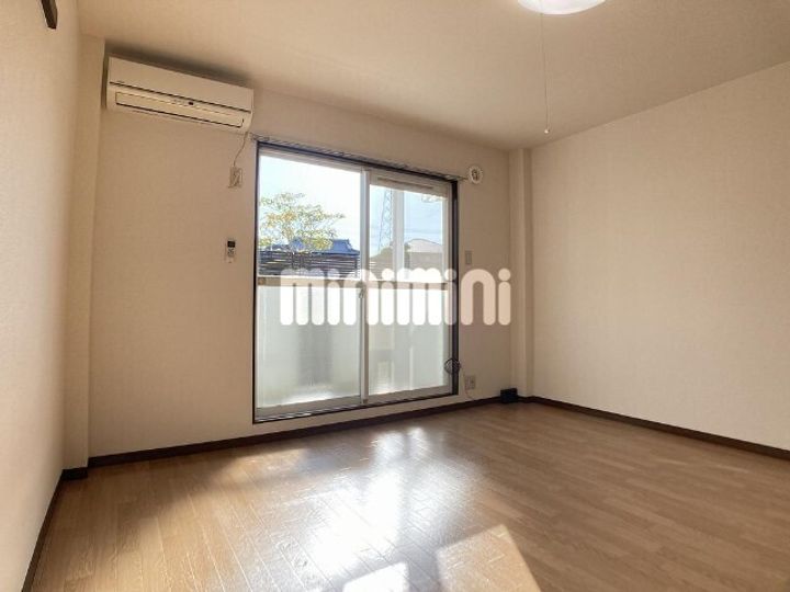 Surplus One フローラの居間