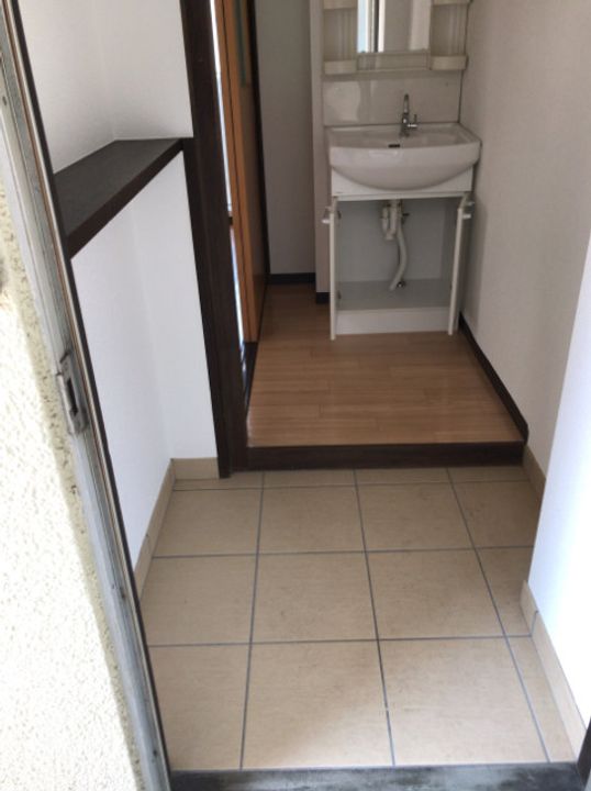 広島県呉市本通7(マンション)の賃貸物件の玄関