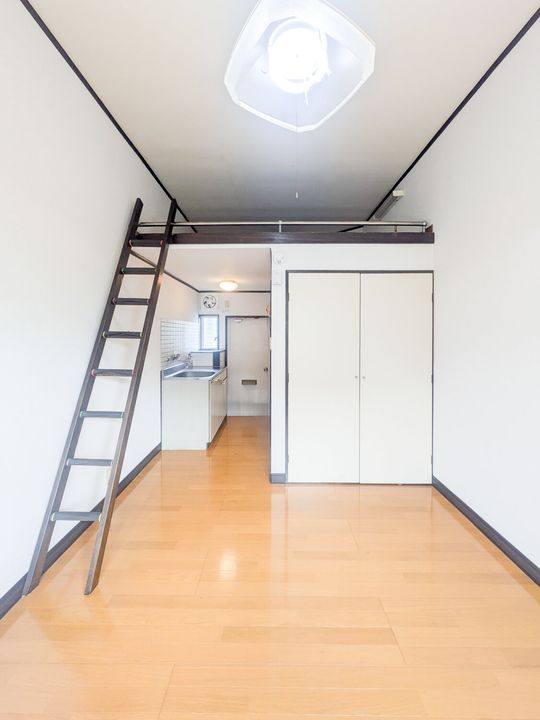 アメニティ中津川の居間