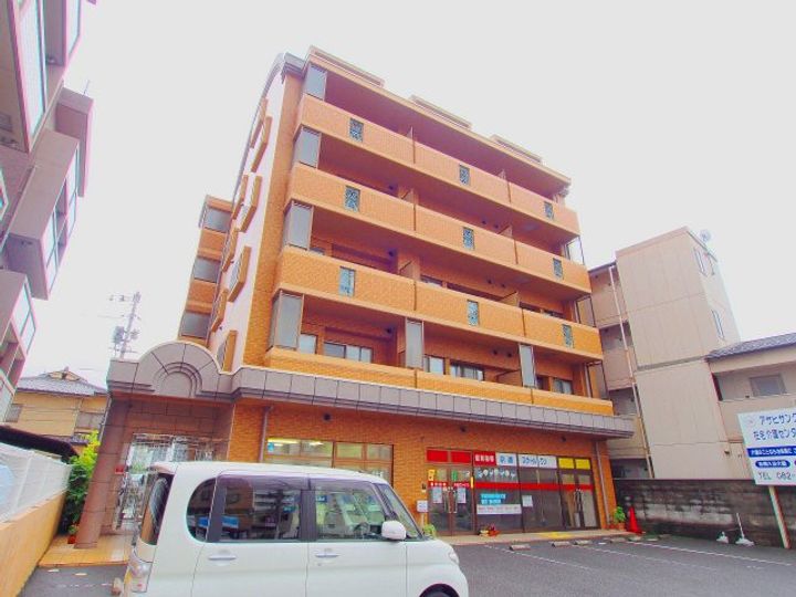 裕紀マンションの外観