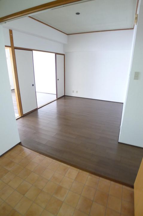 サンライズ江副の居間