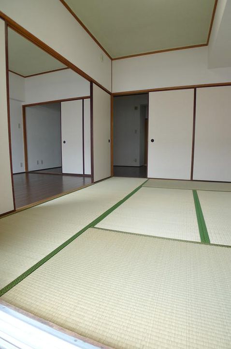 サンライズ江副の内装