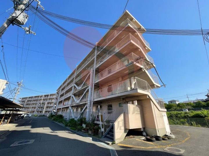 大阪府高槻市大蔵司1(マンション)の賃貸物件の外観