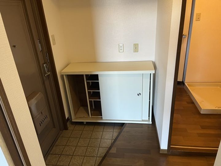 サニーハイツの玄関