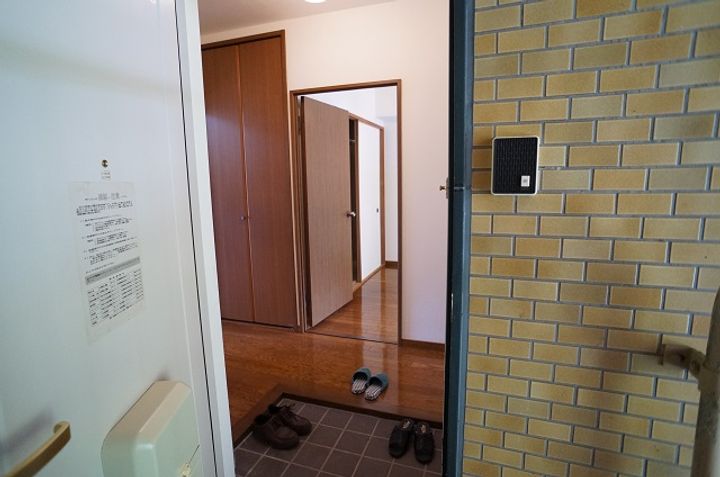 パレロワジール昇仙峡 B棟の玄関