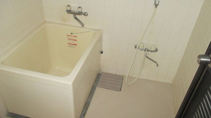 進西コーポの風呂