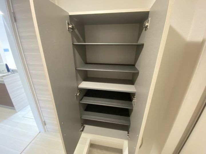 ロイヤルタウン八戸の玄関