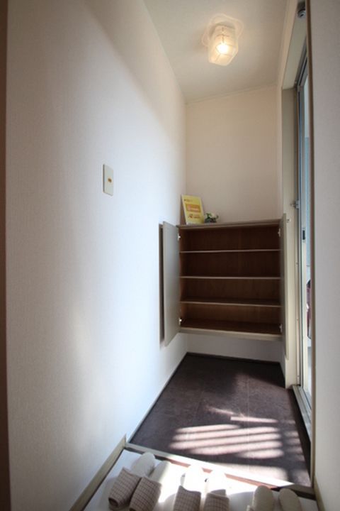 コーポラス西本 A棟の玄関