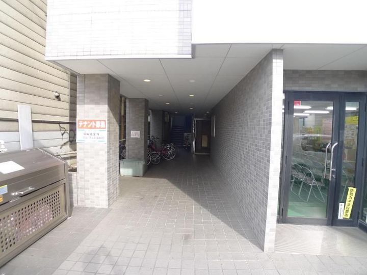 青春柏ビルの地図