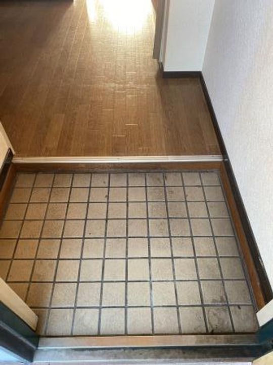ワタナベパレスの玄関