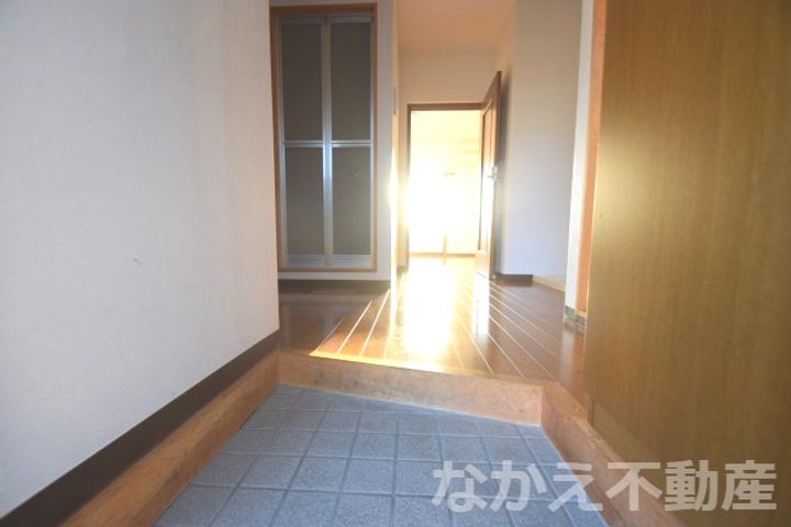 徳島県小松島市中田町字土持(アパート)の賃貸物件の玄関