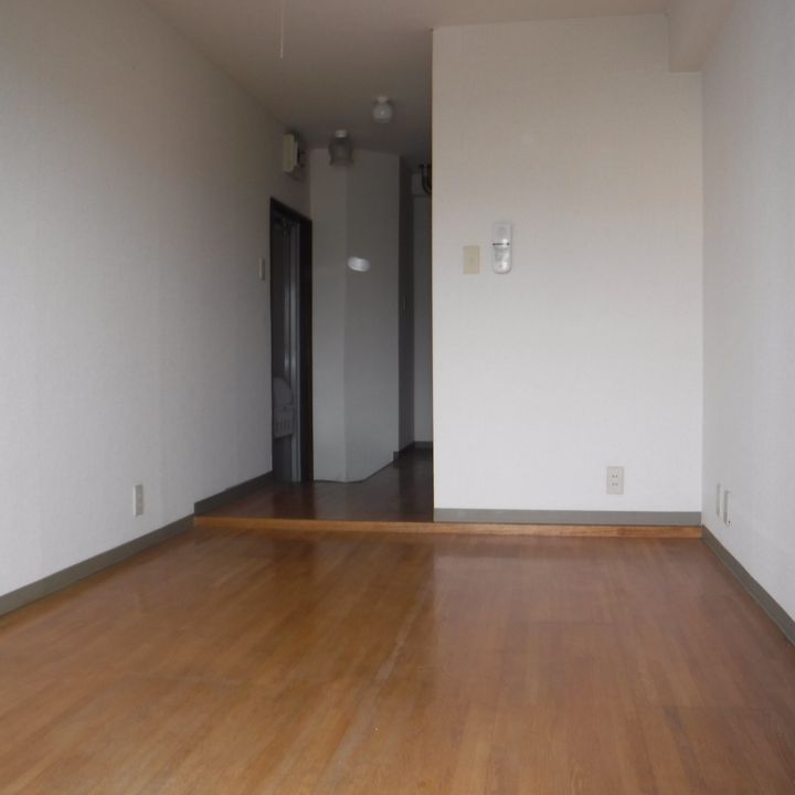 ヒルズ山手西の居間