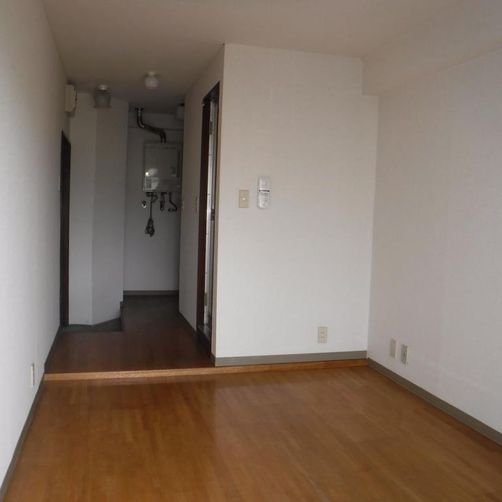 ヒルズ山手西の居間