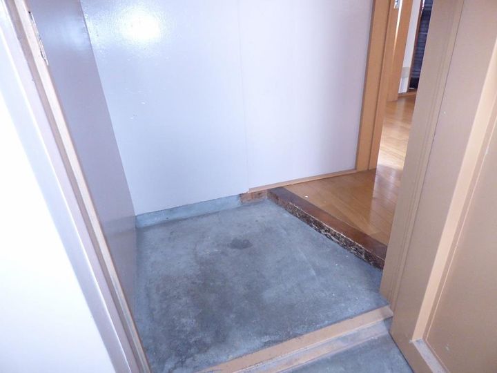 ツカハラアパートの玄関