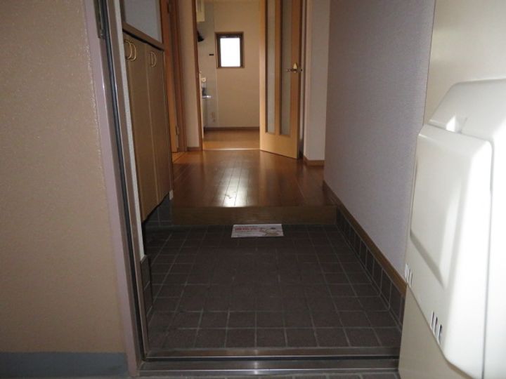テージスの玄関
