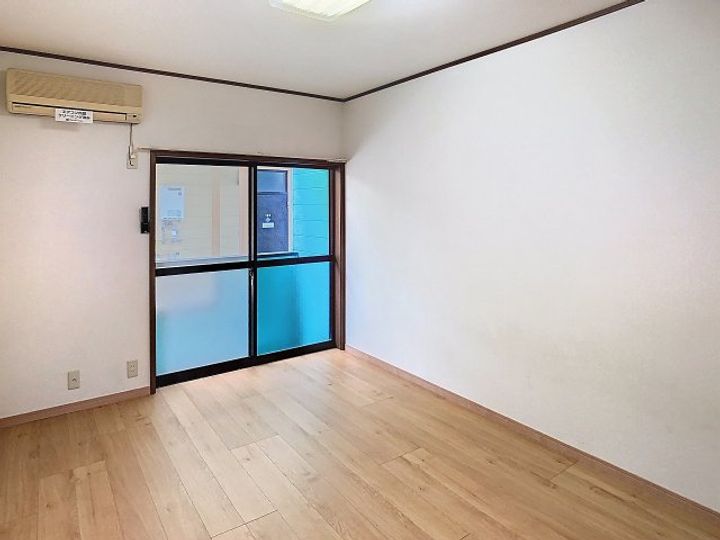 イーストハイツ A棟の居間