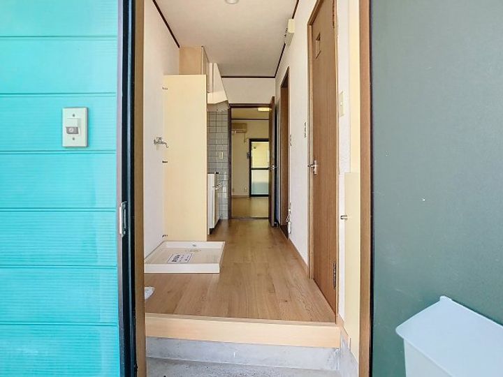 イーストハイツ A棟の玄関