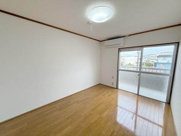 アーネス坂入の居間