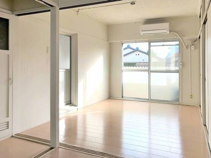 ビレッジハウス古城2号棟の居間