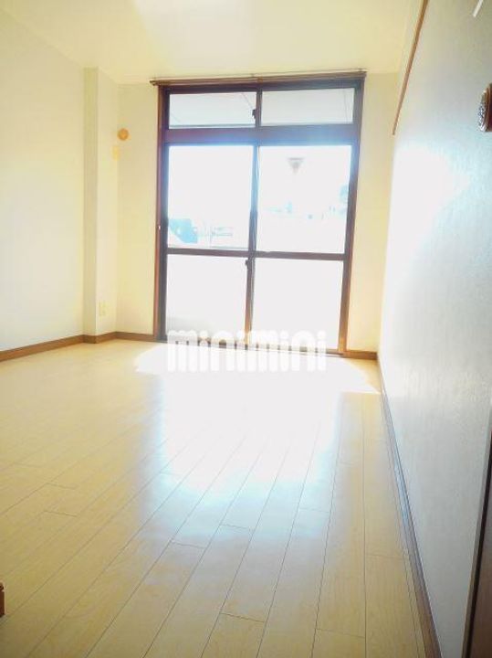 リバーサイドK&Tの居間