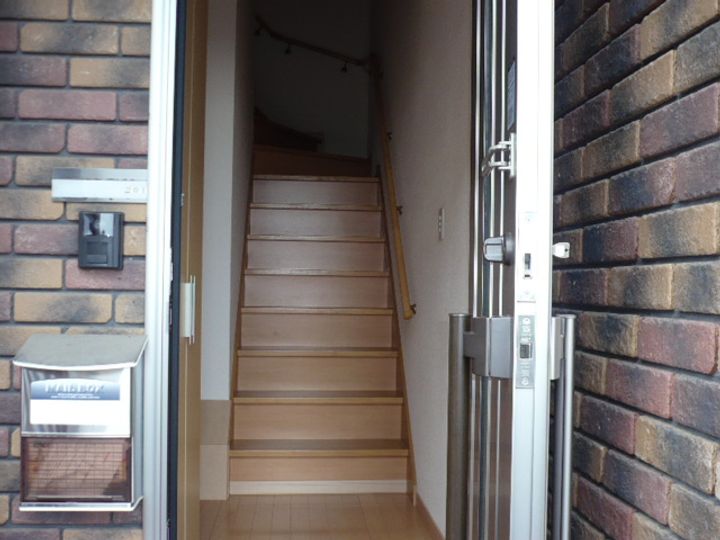 グランドヒルズ吉岡Bの玄関