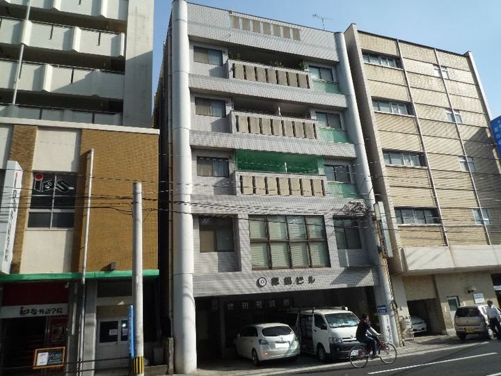 徳田ビルの外観