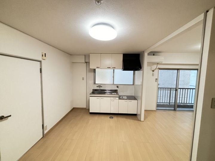 徳田ビルの居間