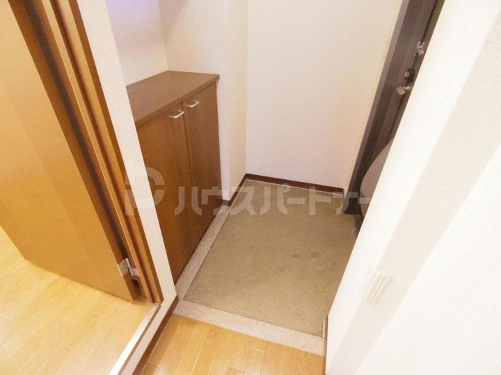 アルファコート流山の玄関