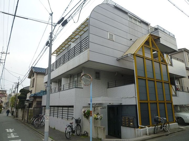 FAMS ALLEYの外観