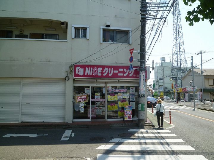 ワイ・エスあけのの周辺