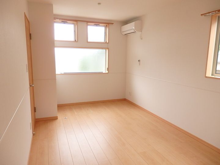 ソレイユ向山壱番館の居間