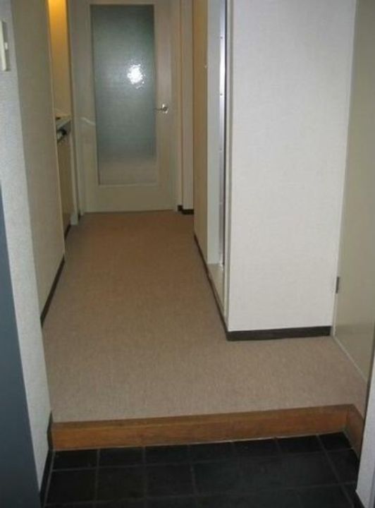 神奈川県横浜市緑区中山6(マンション)の賃貸物件の玄関