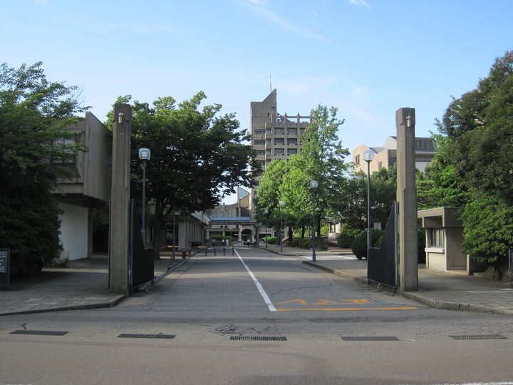 サーティーハイツの周辺