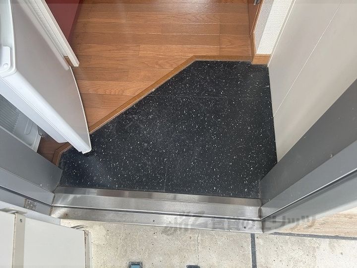 レオパレス芹橋の玄関