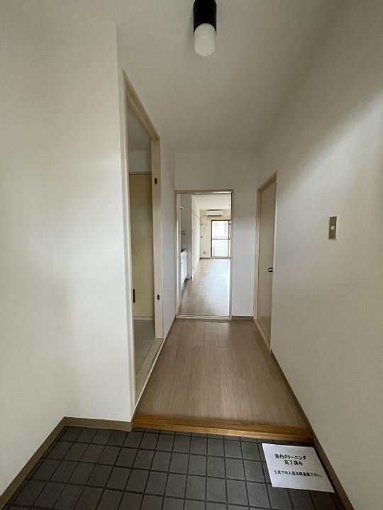 ハイツファミリエの玄関