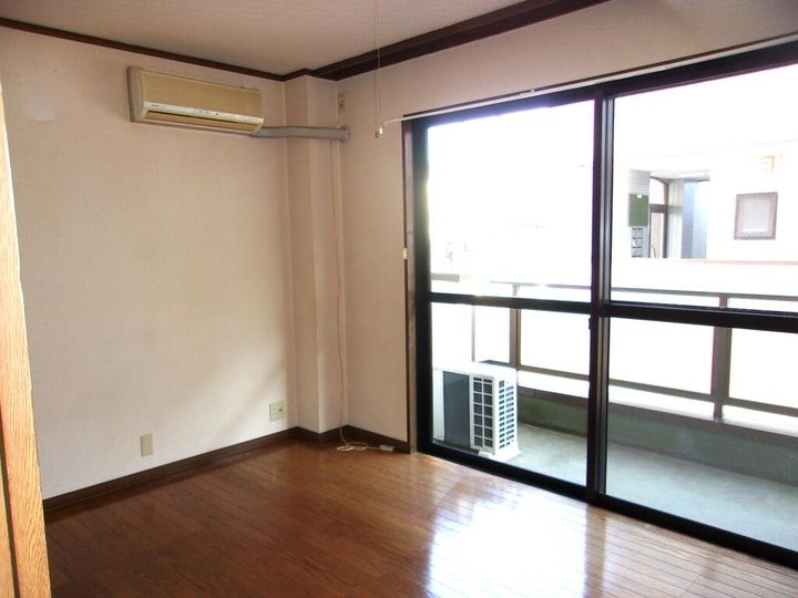 八百真マンション自由ヶ丘の居間