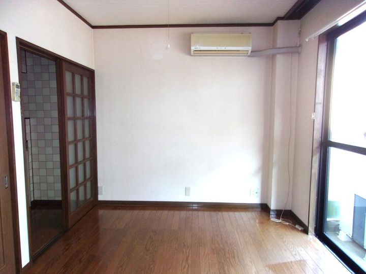 八百真マンション自由ヶ丘の居間